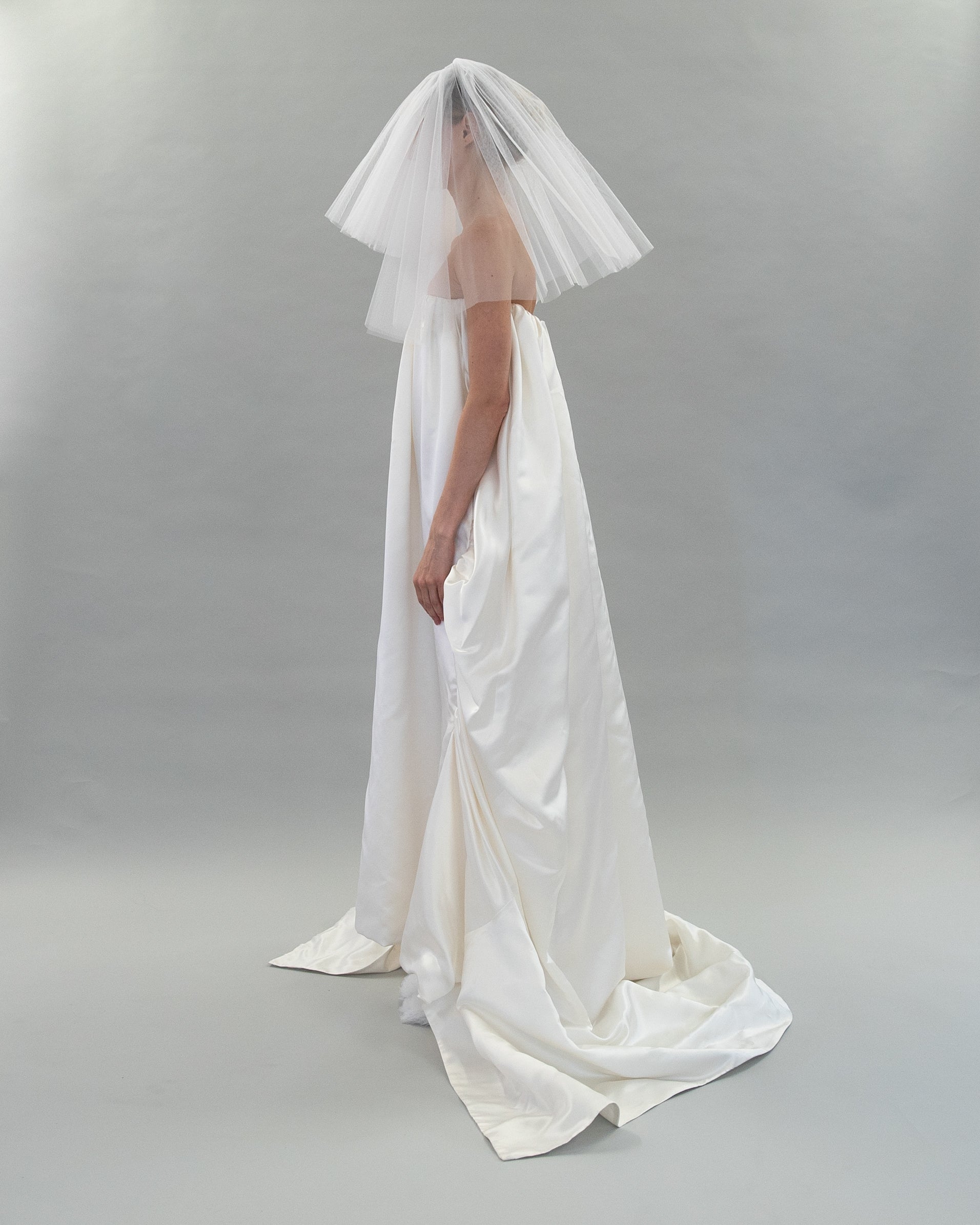 SCULPTURAL CLASSIC VEIL