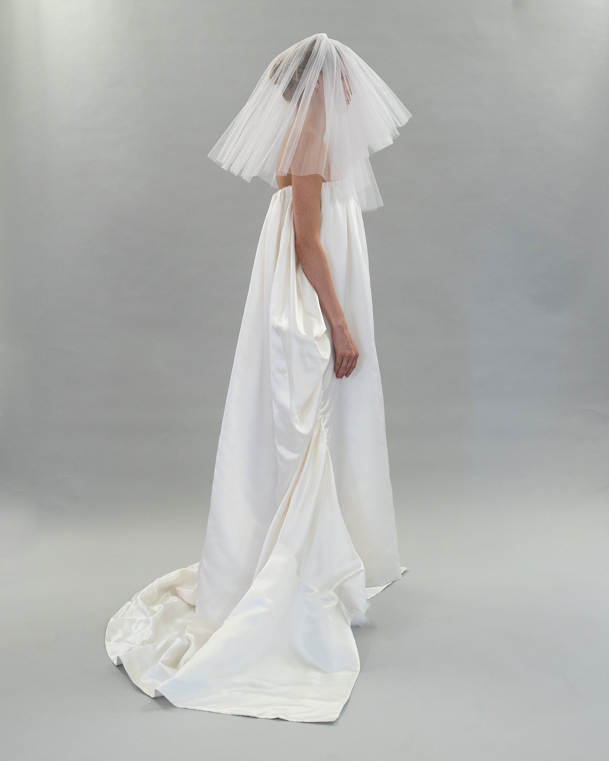 SCULPTURAL CLASSIC VEIL