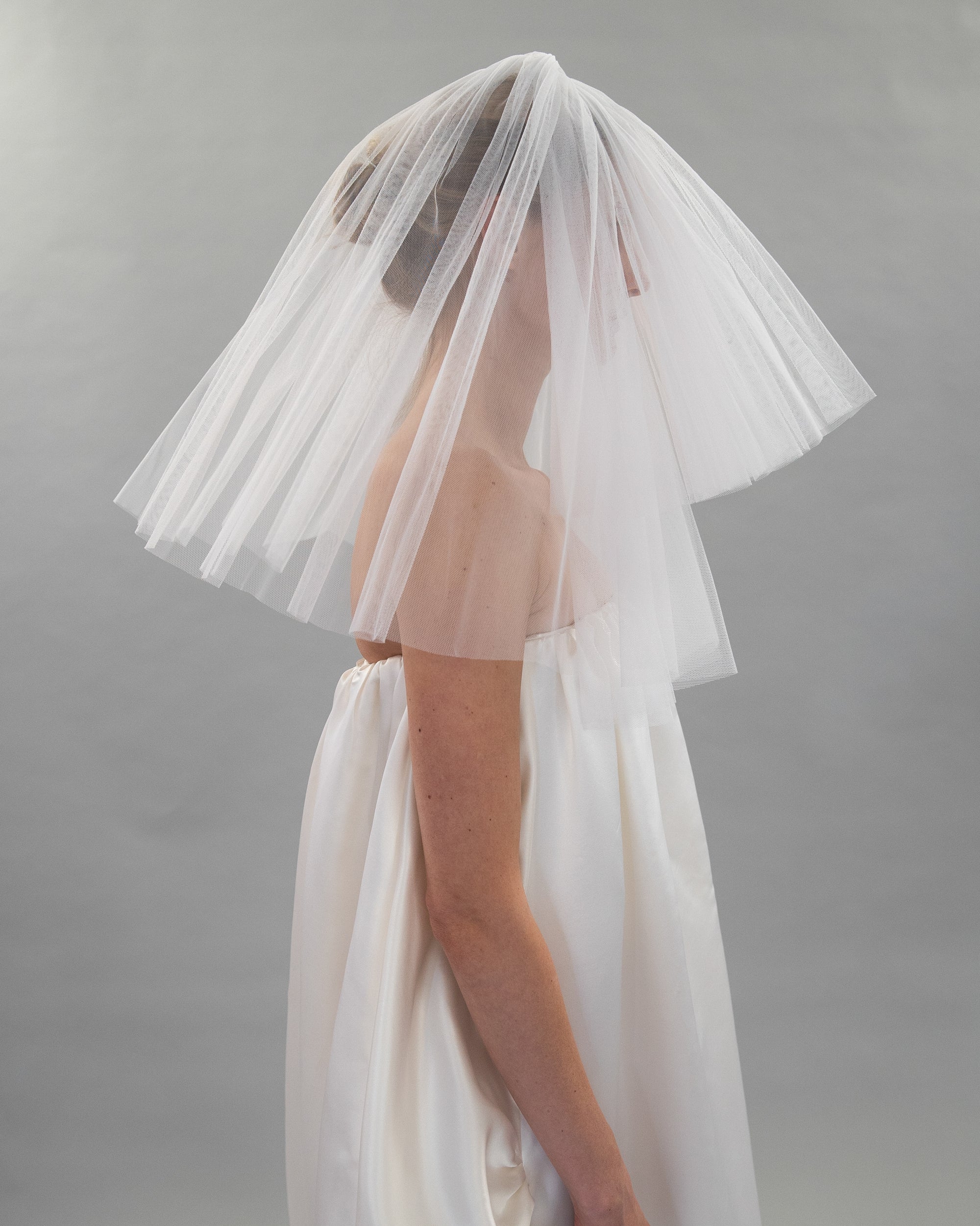 SCULPTURAL CLASSIC VEIL