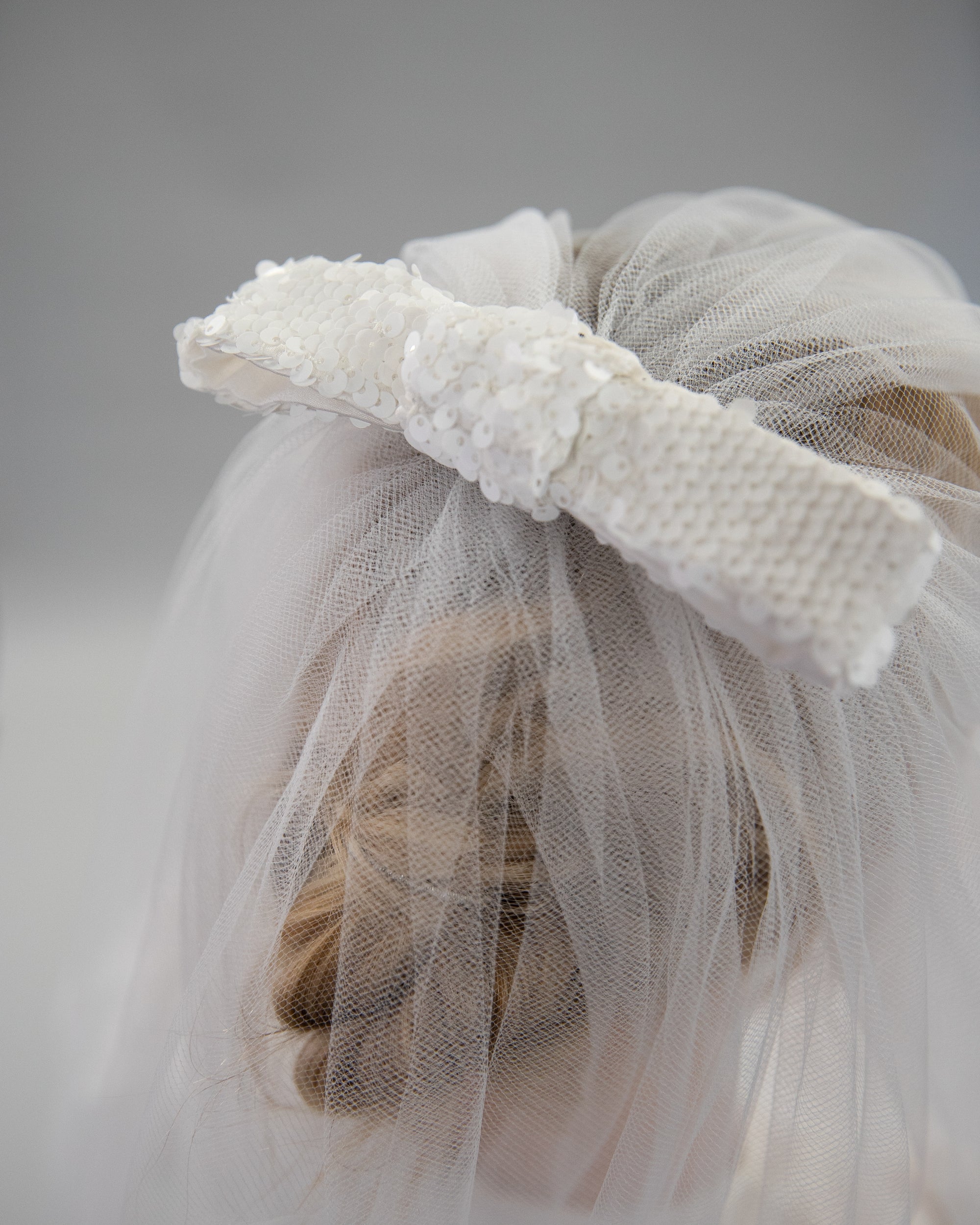 SEQUIN BOW VEIL